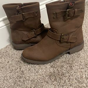 Cropped boots with cute buckle detailing size 7.5